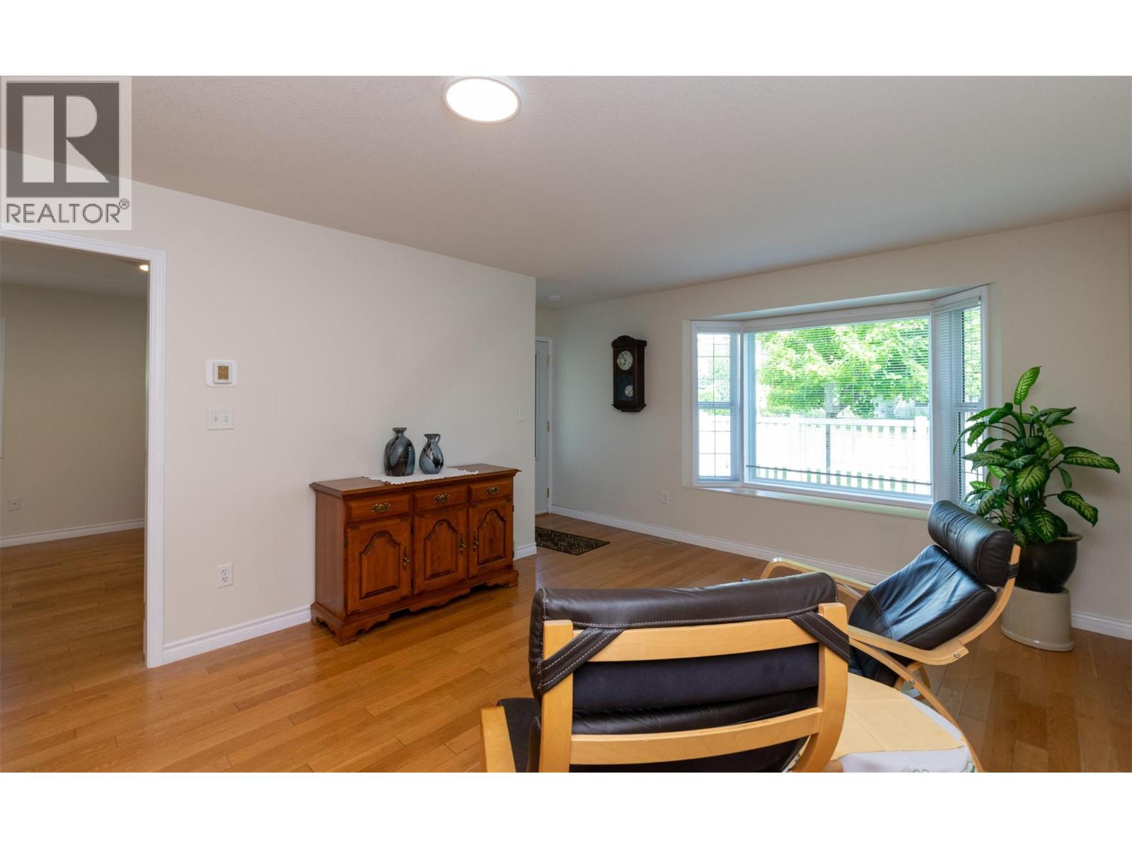 51 8 Avenue Sw Unit# 15, Salmon Arm, British Columbia  V1E 3L9 - Photo 4 - 10393022