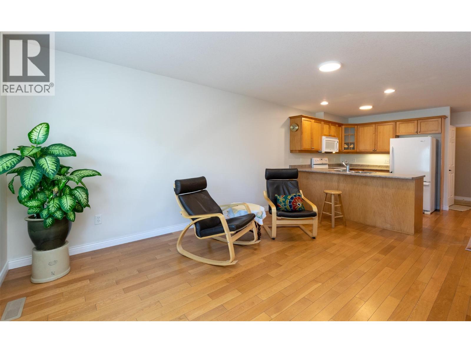 51 8 Avenue Sw Unit# 15, Salmon Arm, British Columbia  V1E 3L9 - Photo 5 - 10393022