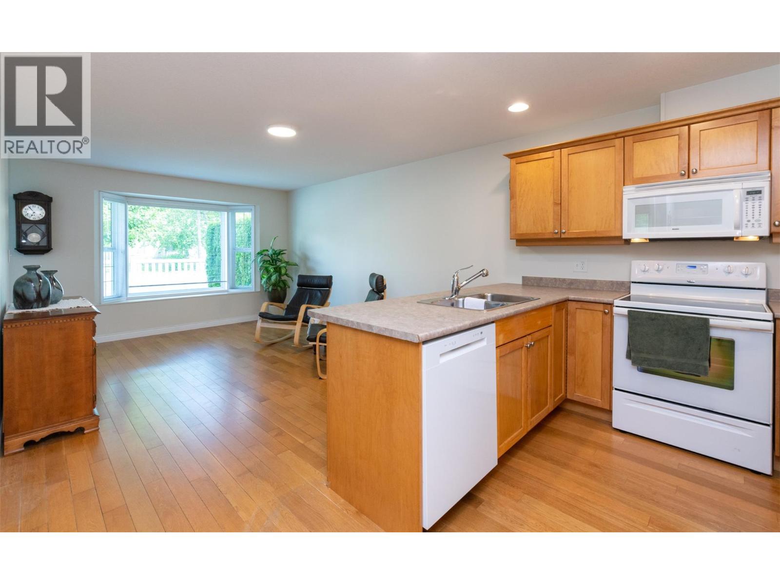 51 8 Avenue Sw Unit# 15, Salmon Arm, British Columbia  V1E 3L9 - Photo 6 - 10393022
