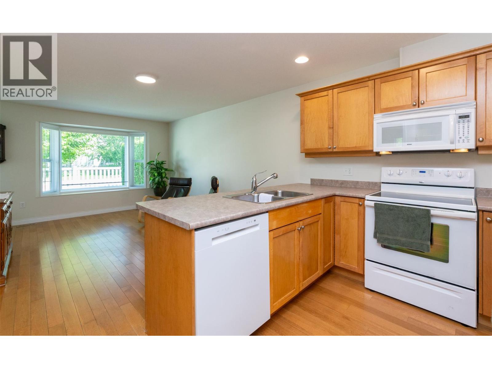 51 8 Avenue Sw Unit# 15, Salmon Arm, British Columbia  V1E 3L9 - Photo 9 - 10393022