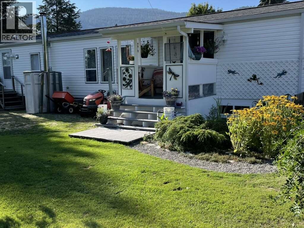 4980 Vernon Street, Grand Forks, British Columbia  V0H 1H5 - Photo 1 - 10393293