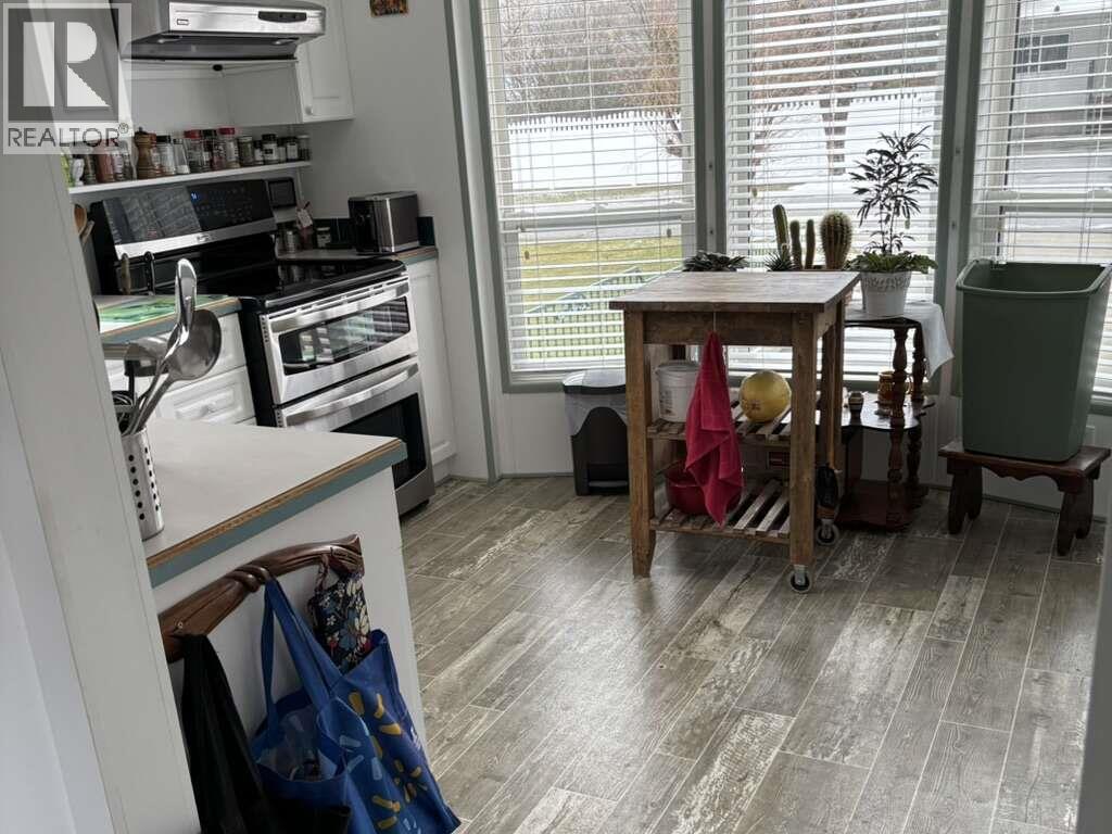 4980 Vernon Street, Grand Forks, British Columbia  V0H 1H5 - Photo 8 - 10393293