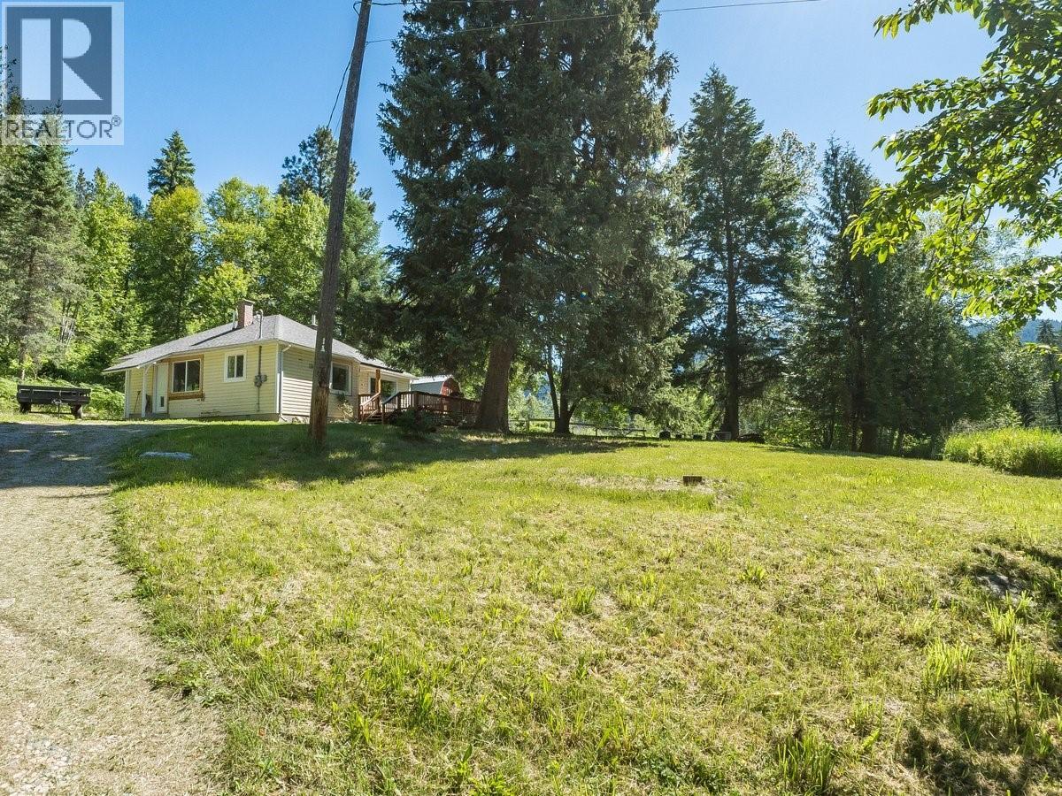 5875 Slocan River Road, Winlaw, British Columbia  V0G 2J0 - Photo 11 - 10392852