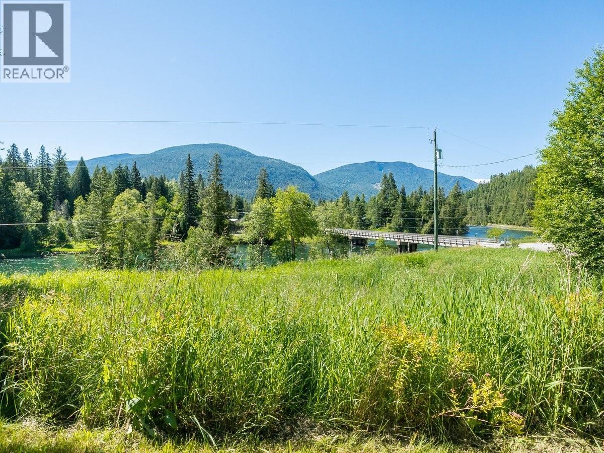 5875 Slocan River Road, Winlaw, British Columbia  V0G 2J0 - Photo 12 - 10392852