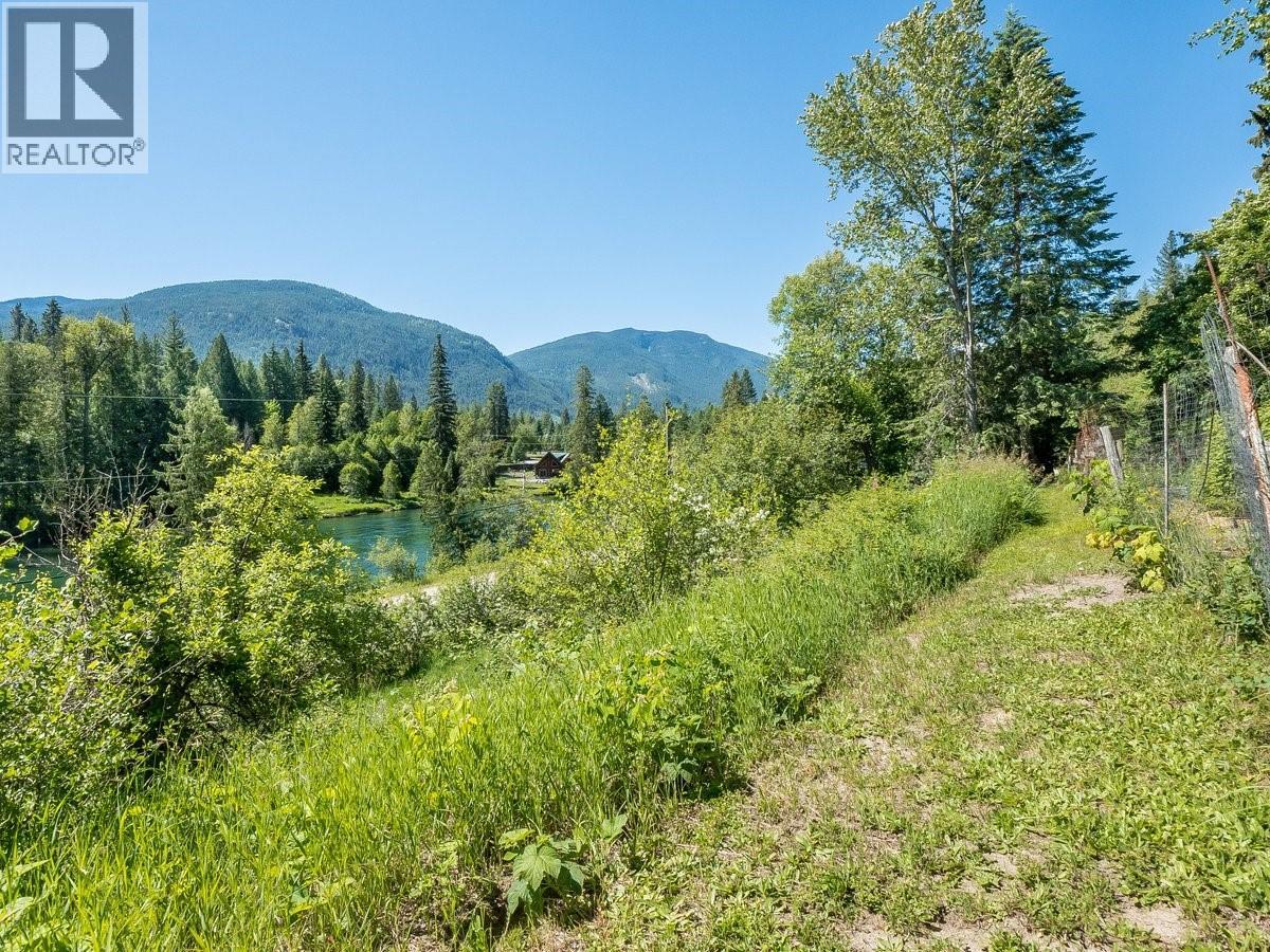 5875 Slocan River Road, Winlaw, British Columbia  V0G 2J0 - Photo 14 - 10392852
