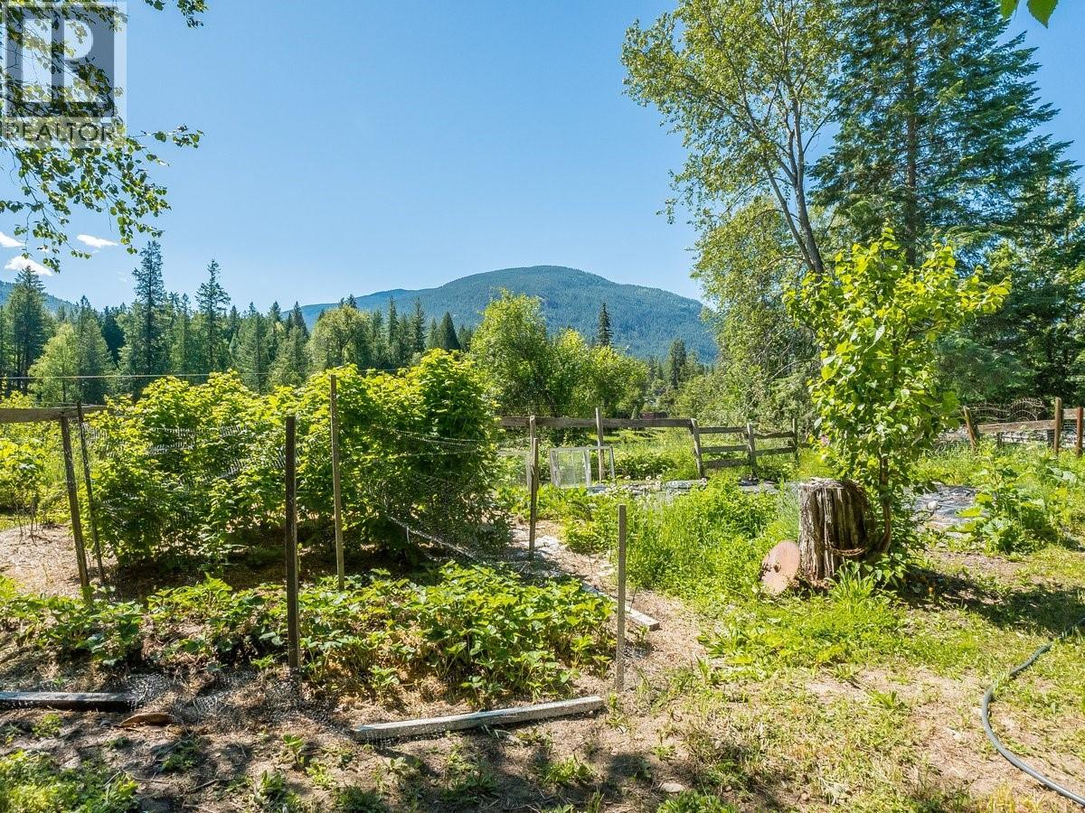 5875 Slocan River Road, Winlaw, British Columbia  V0G 2J0 - Photo 16 - 10392852