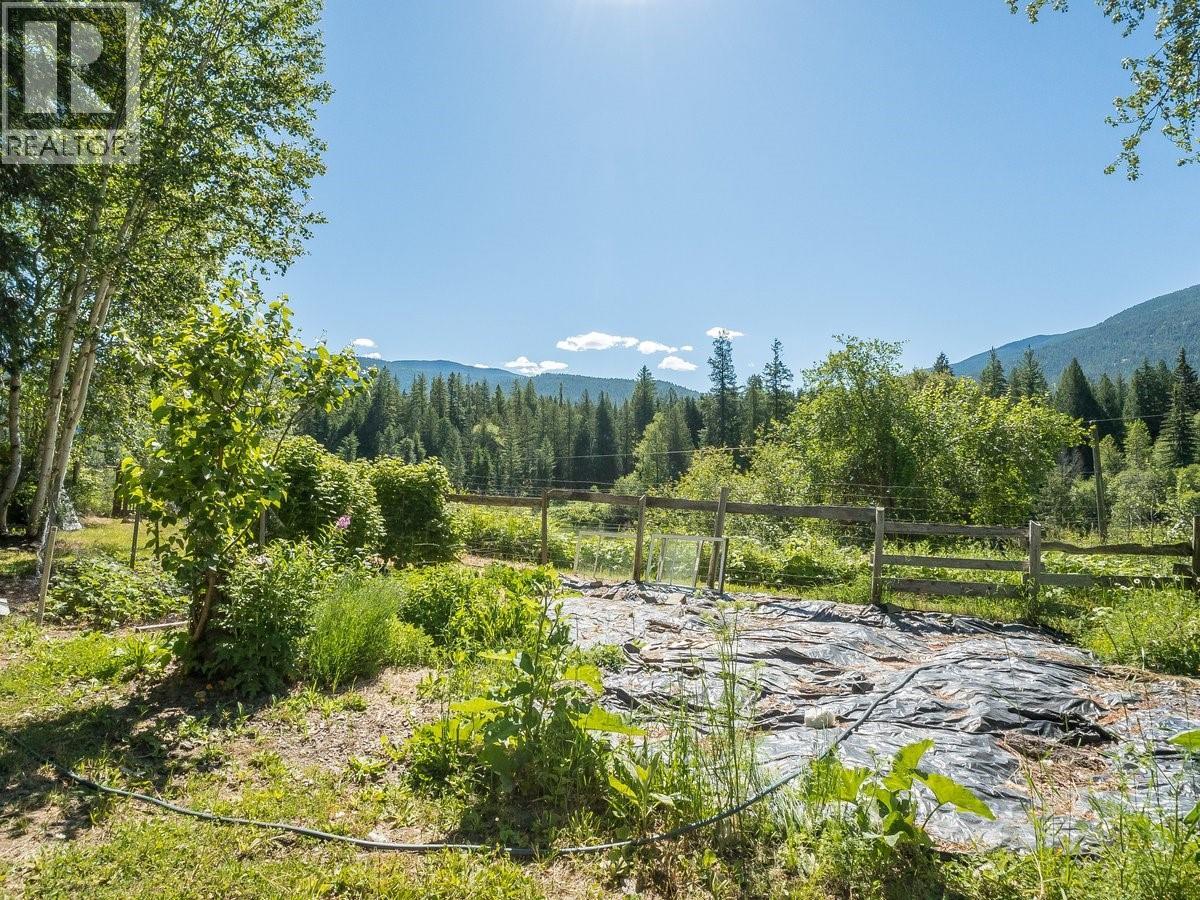 5875 Slocan River Road, Winlaw, British Columbia  V0G 2J0 - Photo 17 - 10392852