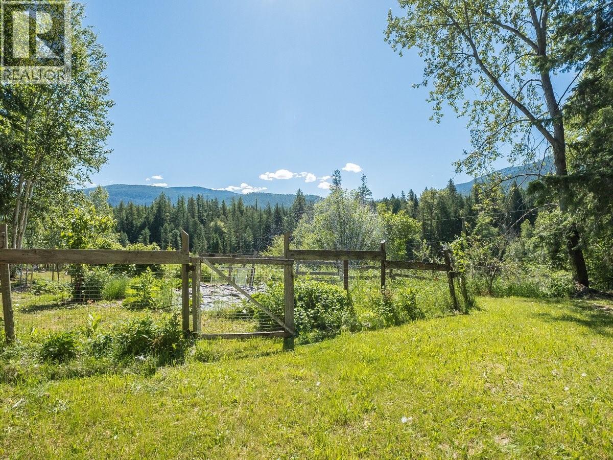 5875 Slocan River Road, Winlaw, British Columbia  V0G 2J0 - Photo 19 - 10392852