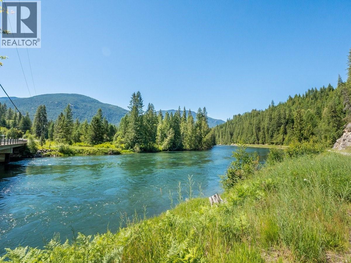 5875 Slocan River Road, Winlaw, British Columbia  V0G 2J0 - Photo 9 - 10392852