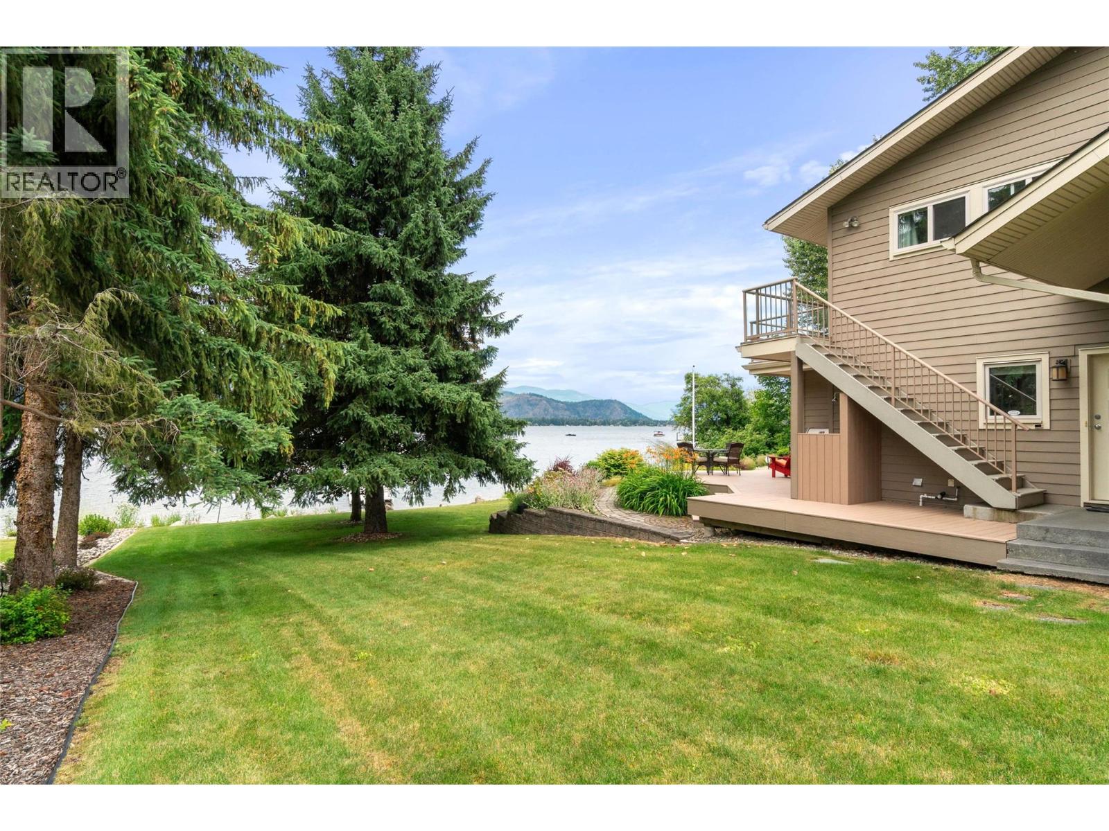 777 Coubeaux Place, Sorrento, British Columbia  V0E 2W1 - Photo 12 - 10393294