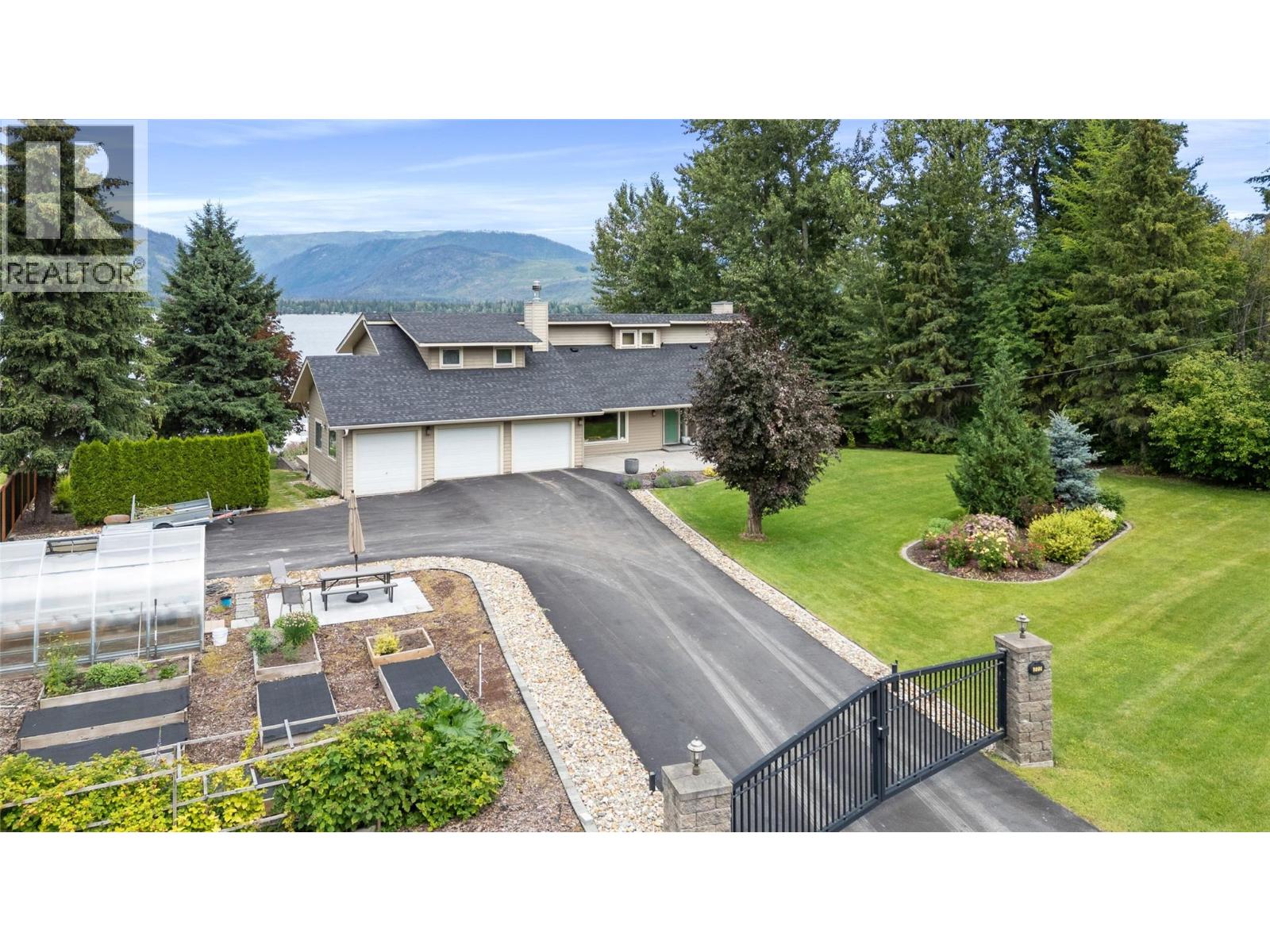 777 Coubeaux Place, Sorrento, British Columbia  V0E 2W1 - Photo 14 - 10393294