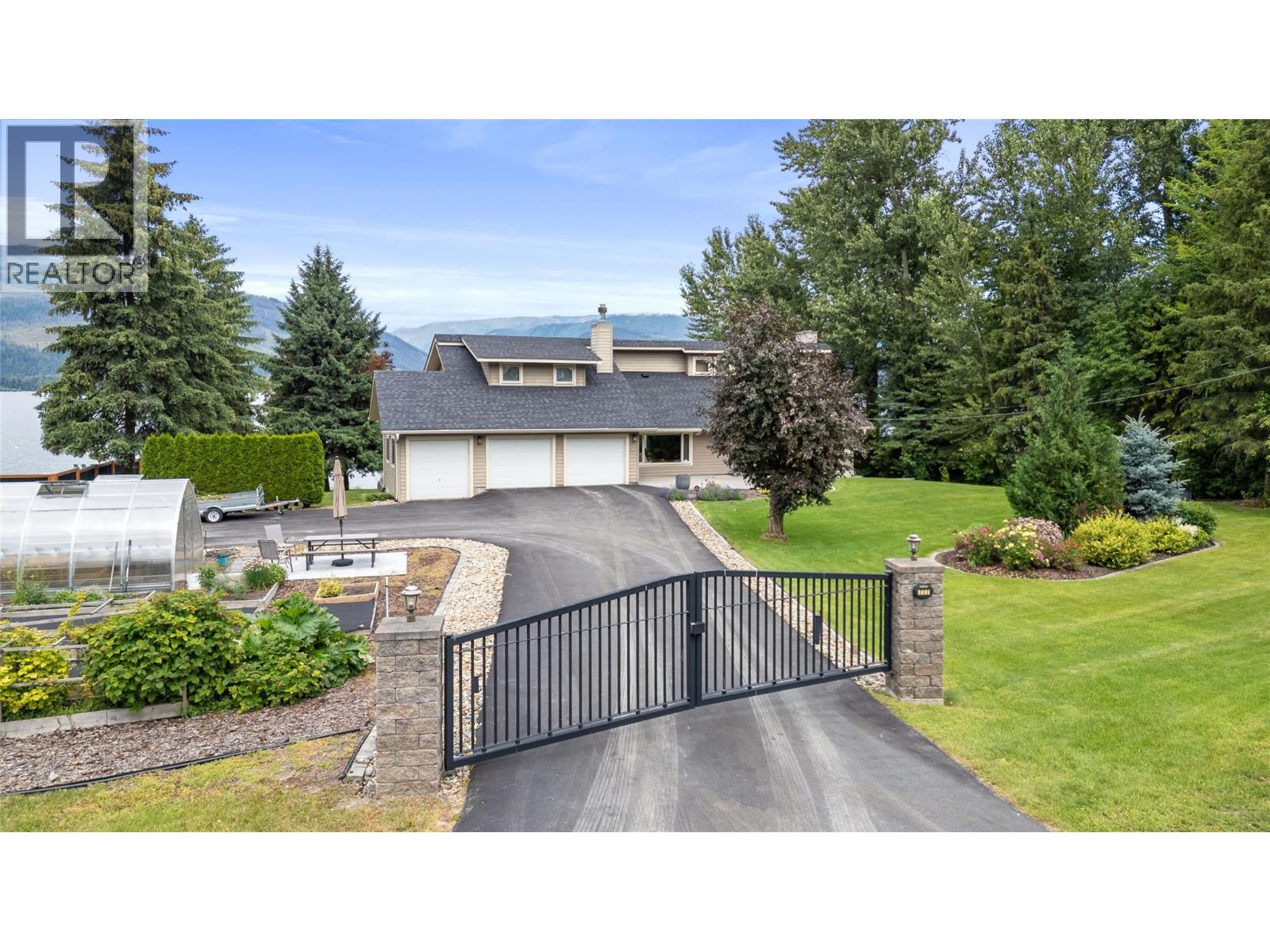 777 Coubeaux Place, Sorrento, British Columbia  V0E 2W1 - Photo 6 - 10393294