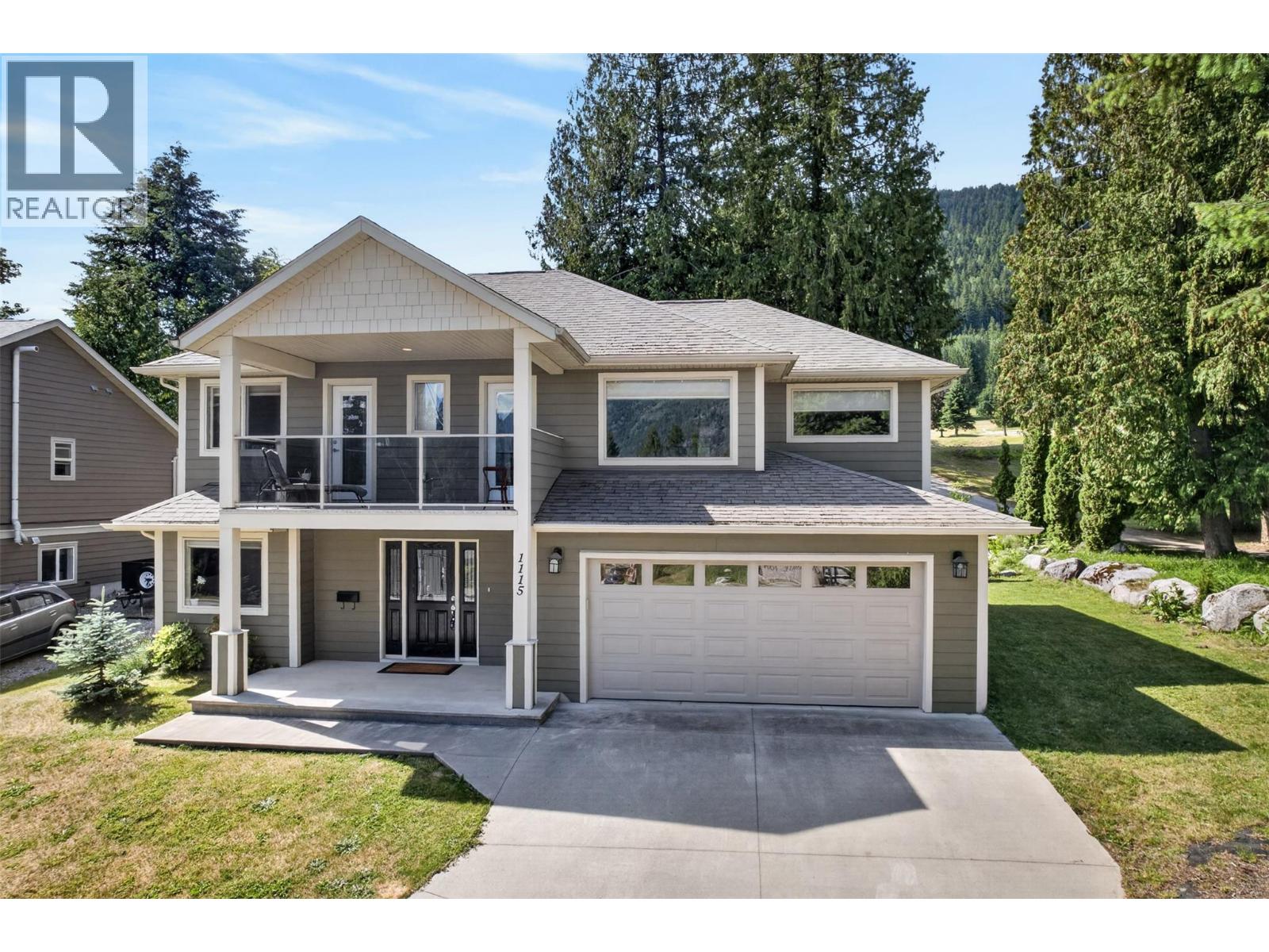 1115 West Richards Street, Nelson, British Columbia  V1L 5T3 - Photo 1 - 10393009