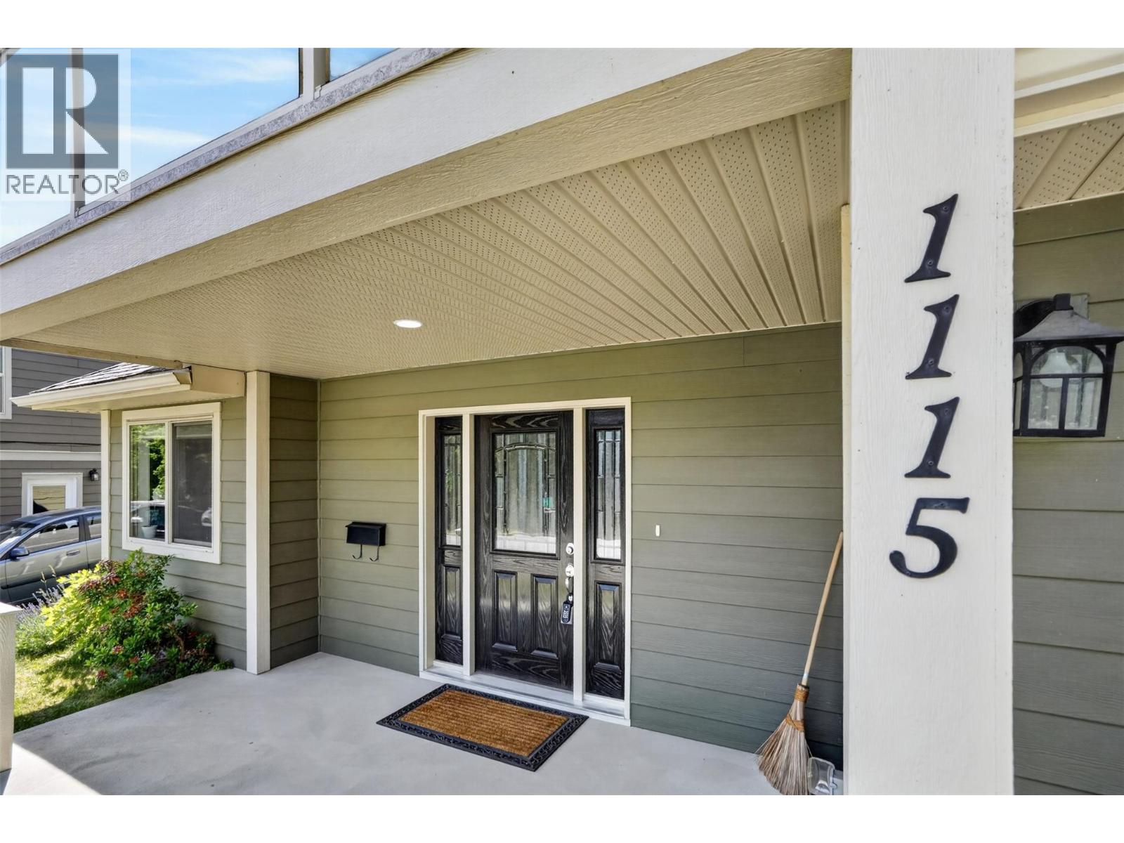 1115 West Richards Street, Nelson, British Columbia  V1L 5T3 - Photo 2 - 10393009