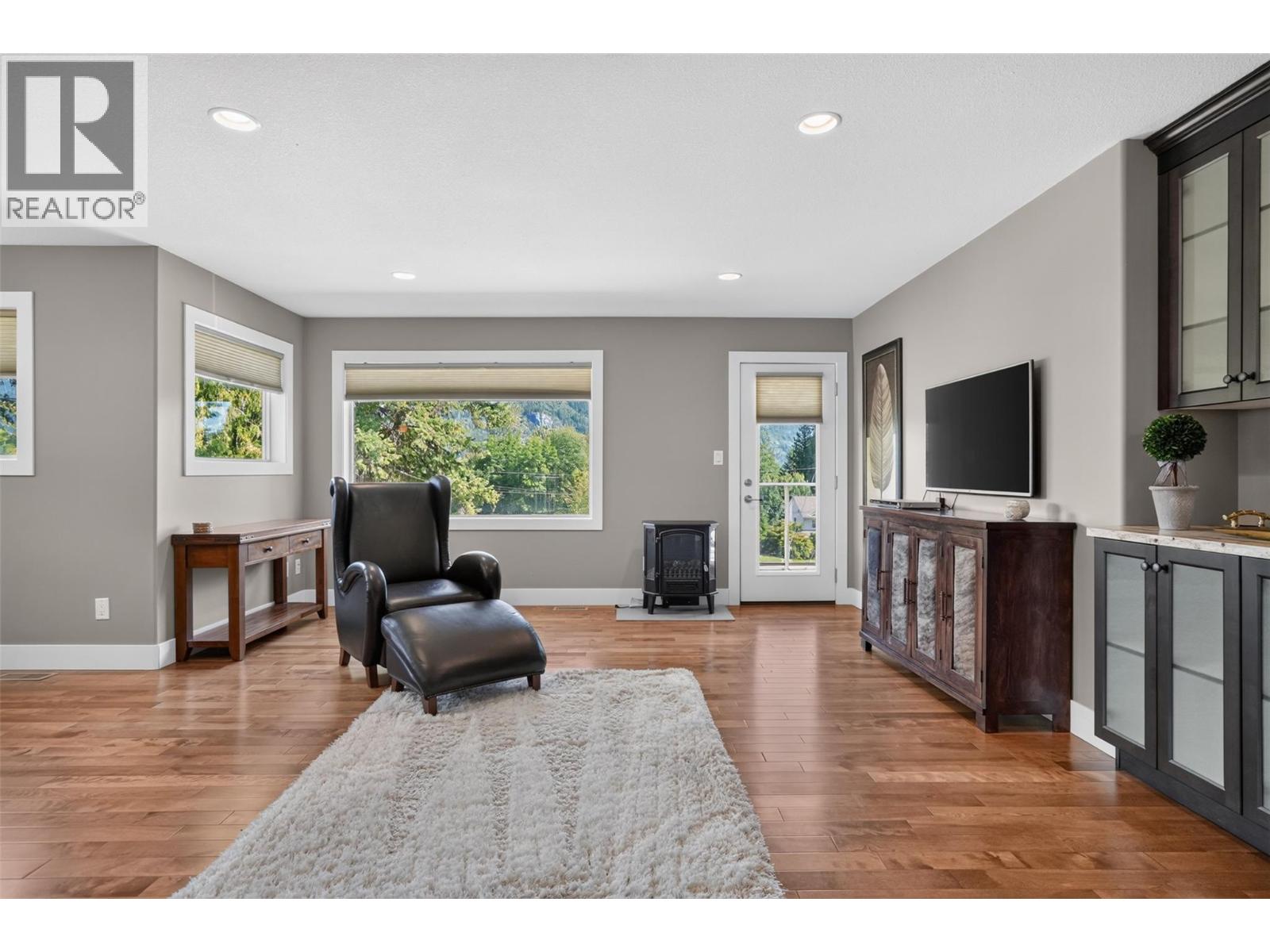 1115 West Richards Street, Nelson, British Columbia  V1L 5T3 - Photo 5 - 10393009