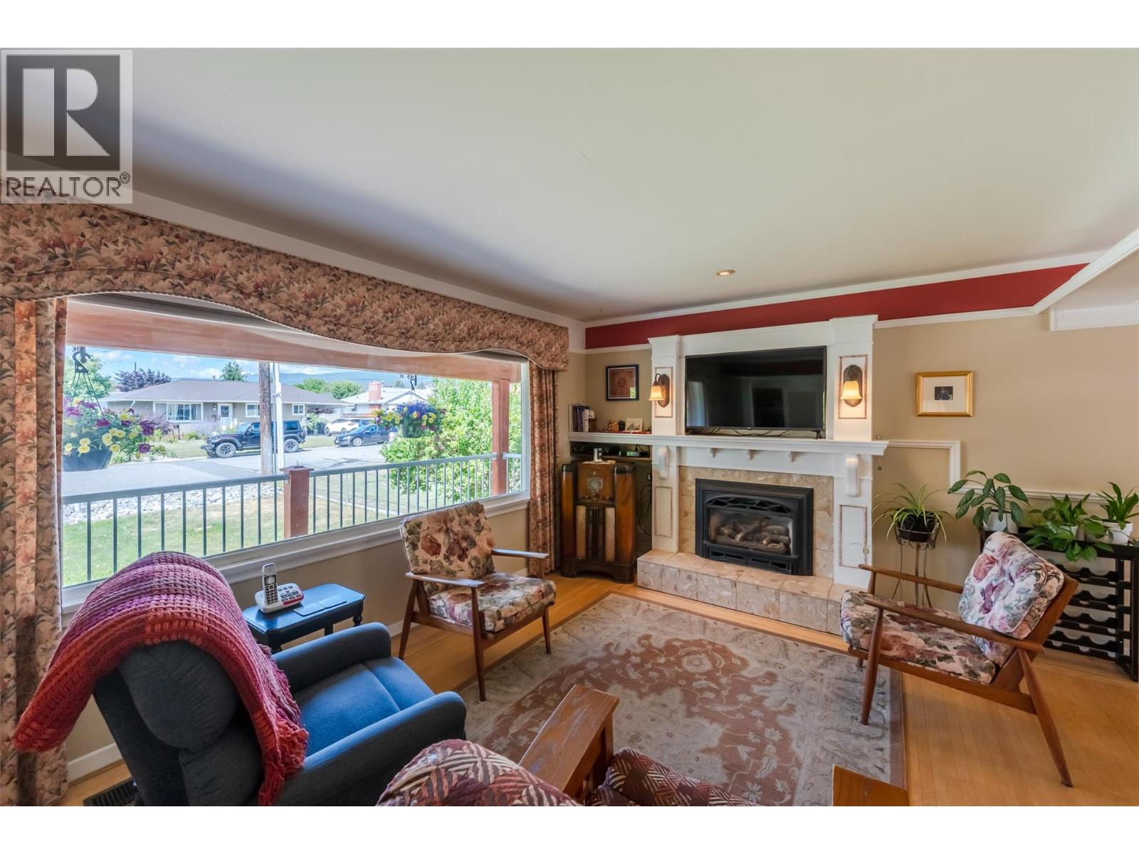 76 Huth Avenue, Penticton, British Columbia  V2A 2Z8 - Photo 5 - 10393361