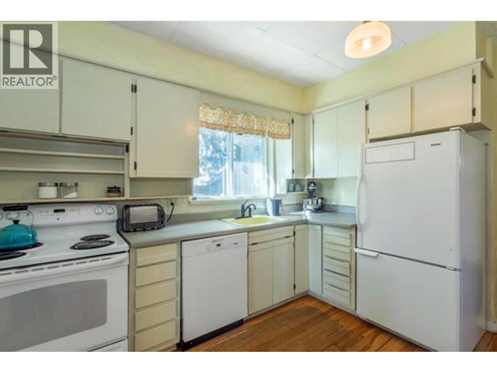 822 Lawrence Avenue, Kelowna, British Columbia  V1Y 6L9 - Photo 38 - 10393210