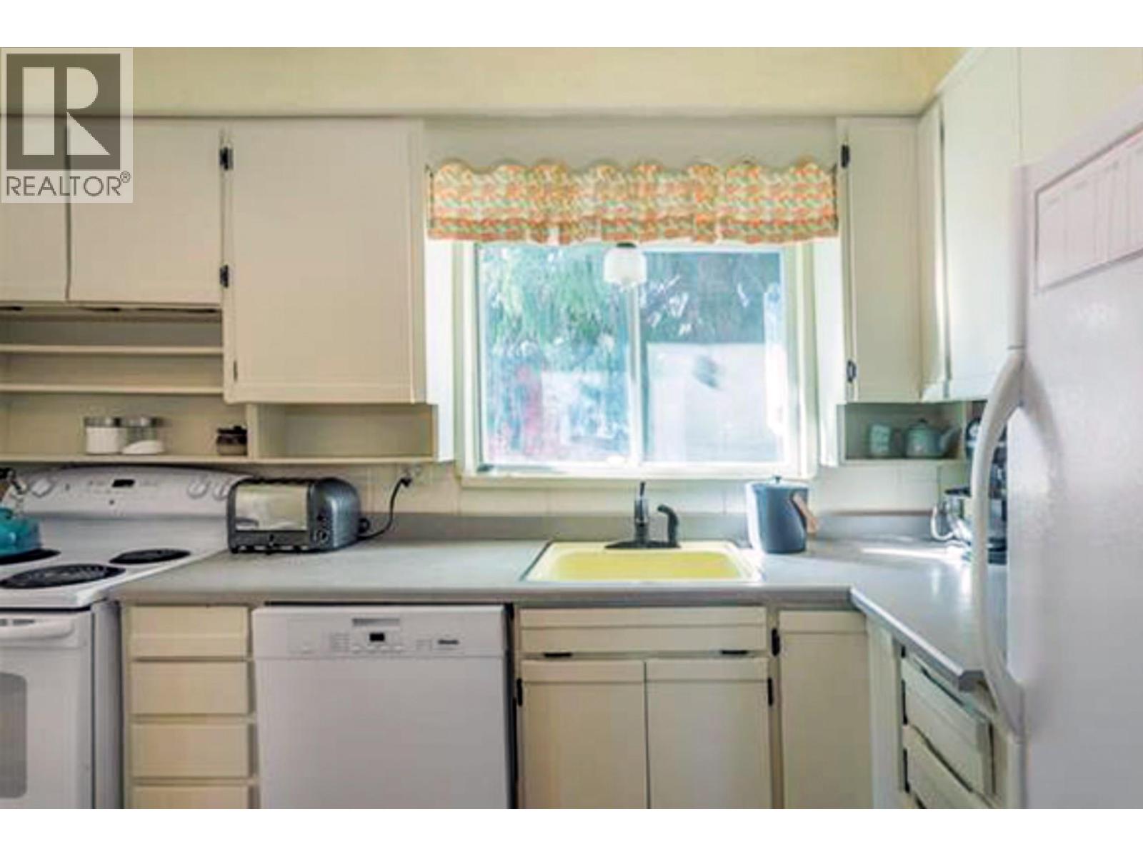 822 Lawrence Avenue, Kelowna, British Columbia  V1Y 6L9 - Photo 39 - 10393210