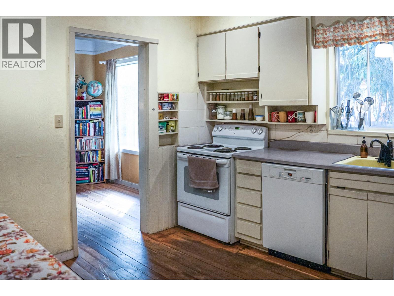 822 Lawrence Avenue, Kelowna, British Columbia  V1Y 6L9 - Photo 43 - 10393210