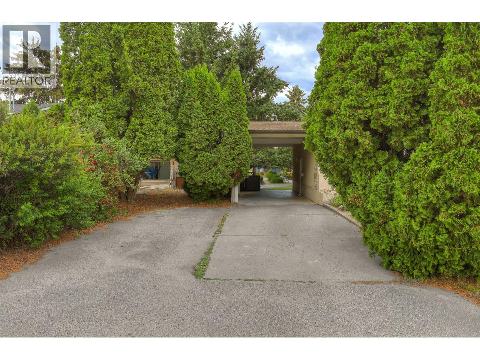1530 Friesen Road, Kelowna, British Columbia  V1X 4X6 - Photo 3 - 10393180
