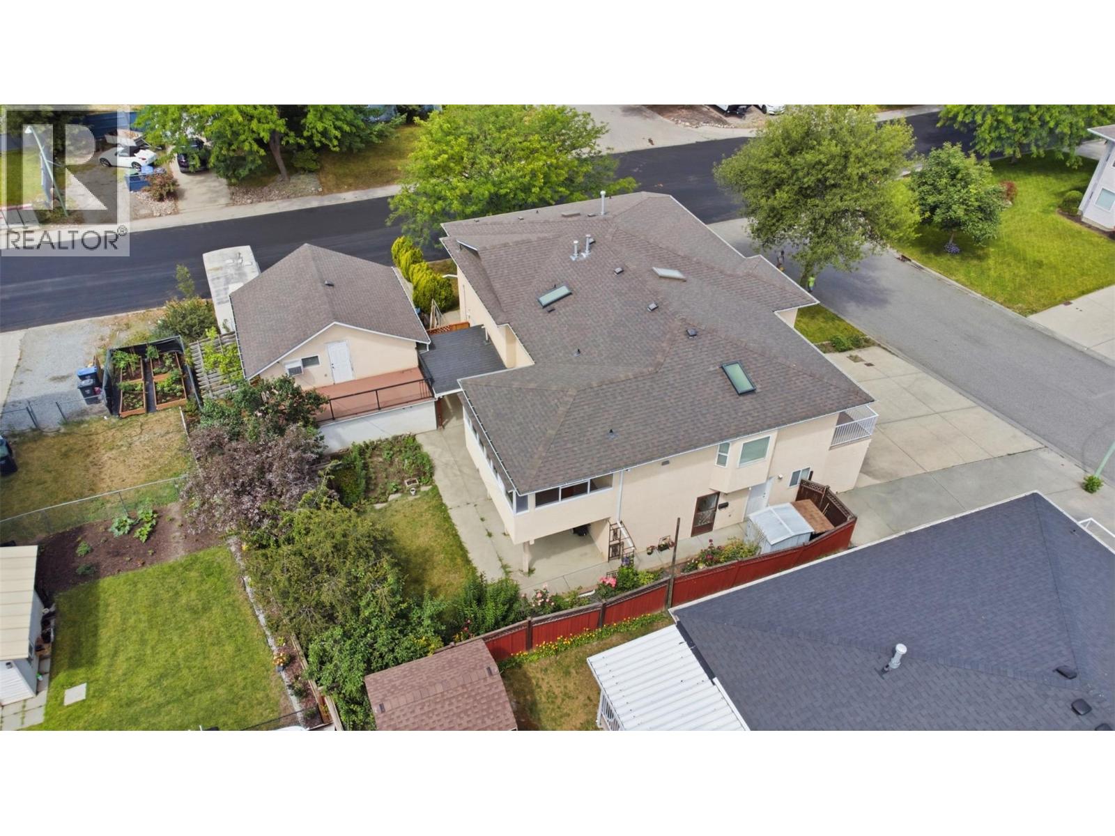417 Wigglesworth Crescent, Kelowna, British Columbia  V1X 7N3 - Photo 4 - 10393358