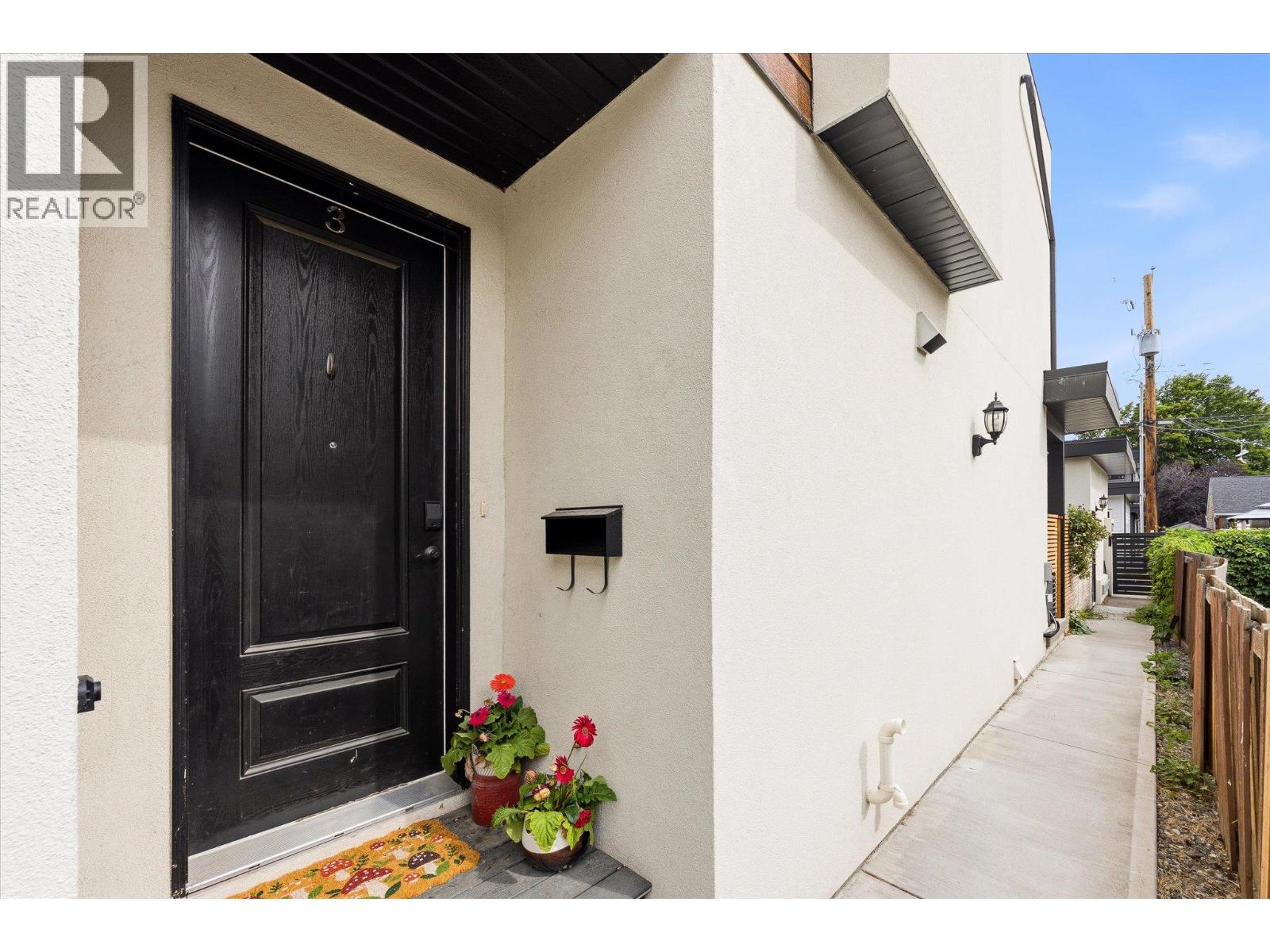 795 Stockwell Avenue Unit# 3, Kelowna, British Columbia  V1Y 6W1 - Photo 3 - 10393205