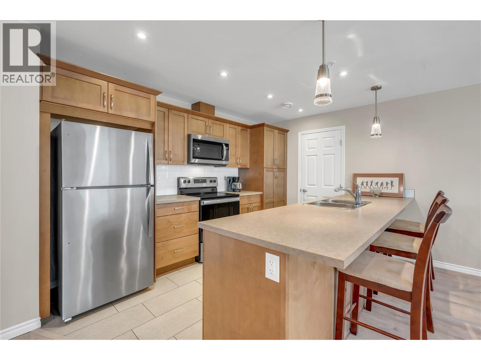 3346 Skaha Lake Road Unit# 804, Penticton, British Columbia  V2A 6G4 - Photo 4 - 10393329