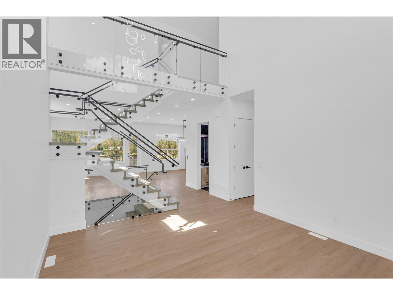 1152 Hume Avenue, Kelowna, British Columbia  V1P 0A9 - Photo 4 - 10393301
