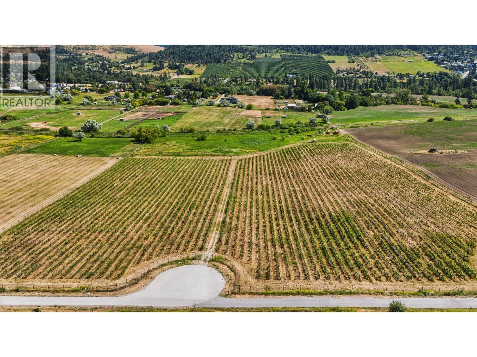 10450 Matner Lane, Coldstream, British Columbia  V1B 2J7 - Photo 2 - 10392785