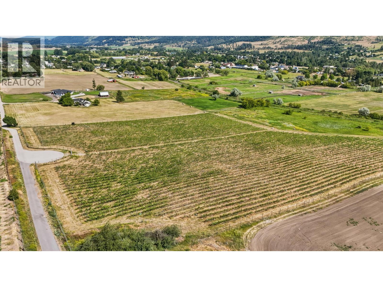 10450 Matner Lane, Coldstream, British Columbia  V1B 2J7 - Photo 4 - 10392785