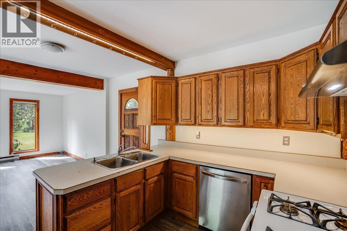 6042 Woodward Road, Winlaw, British Columbia  V0G 2G0 - Photo 11 - 10393452