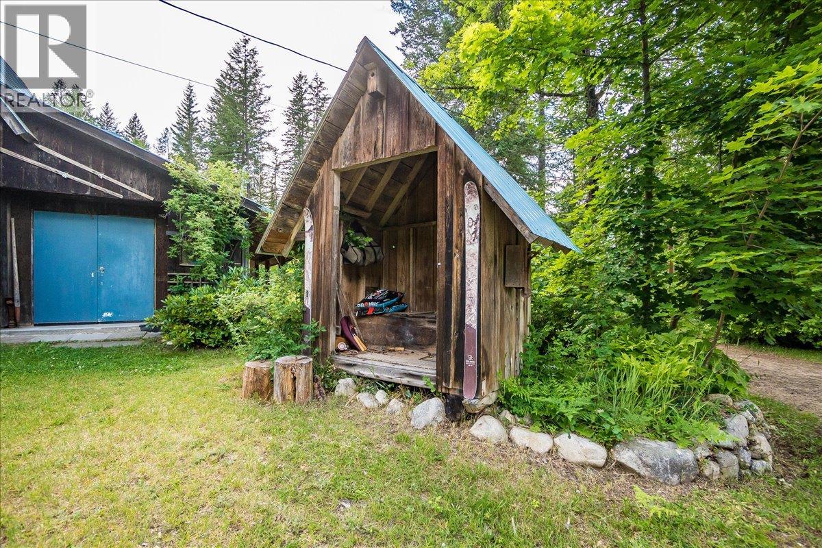6042 Woodward Road, Winlaw, British Columbia  V0G 2G0 - Photo 33 - 10393452