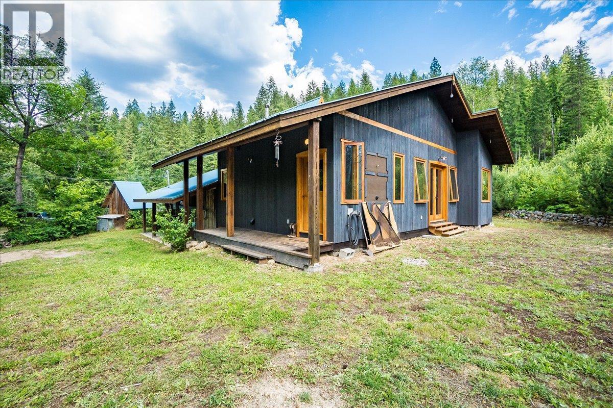 6042 Woodward Road, Winlaw, British Columbia  V0G 2G0 - Photo 34 - 10393452