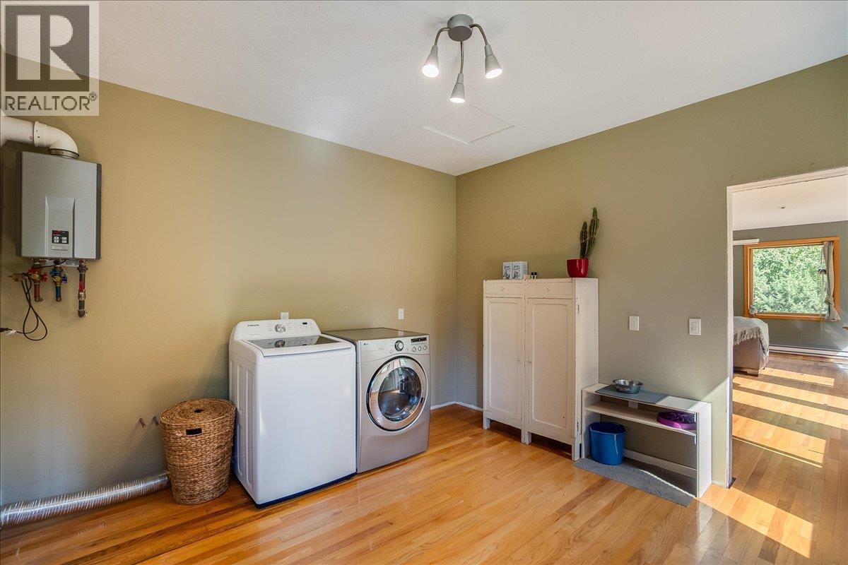 6042 Woodward Road, Winlaw, British Columbia  V0G 2G0 - Photo 35 - 10393452