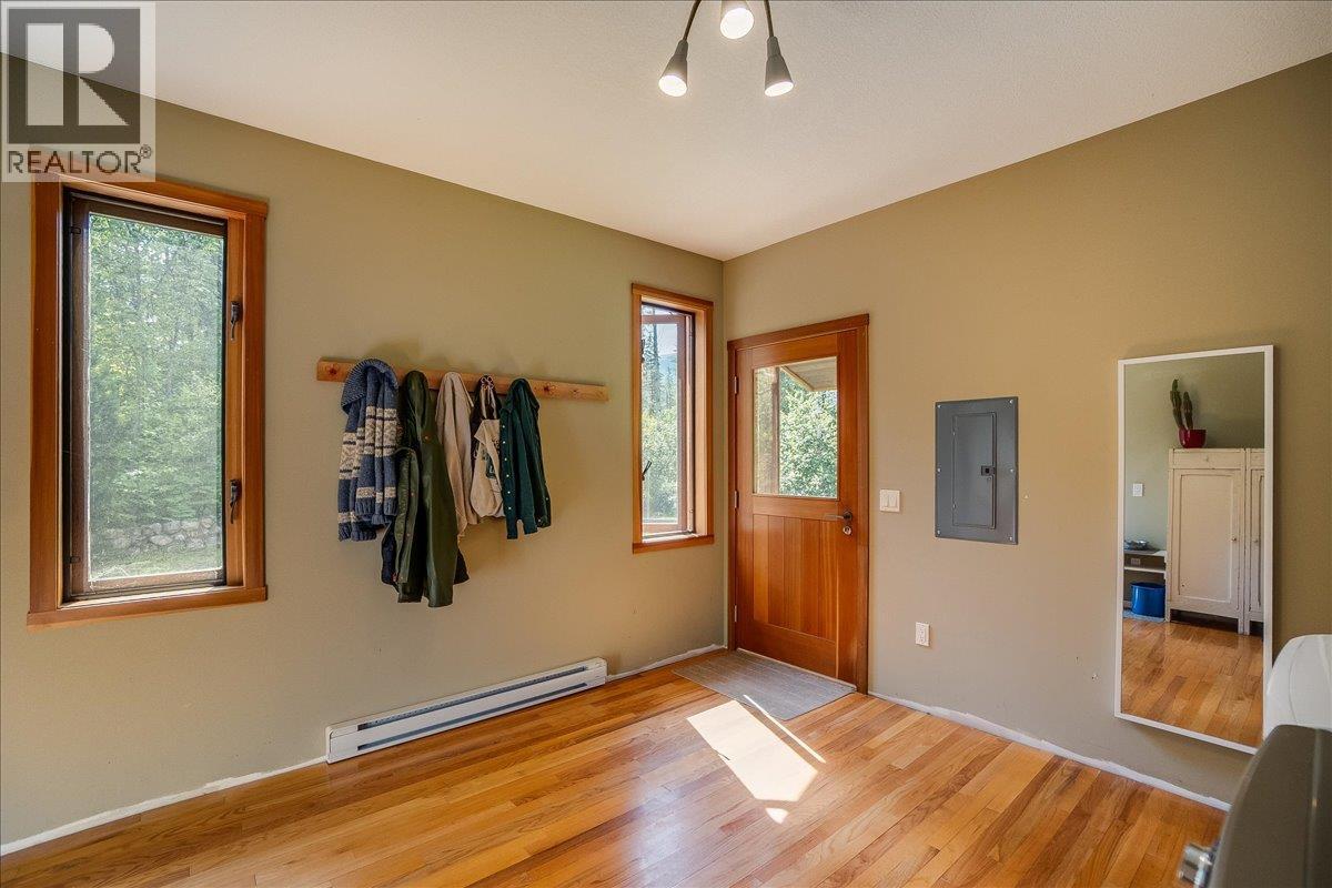 6042 Woodward Road, Winlaw, British Columbia  V0G 2G0 - Photo 36 - 10393452