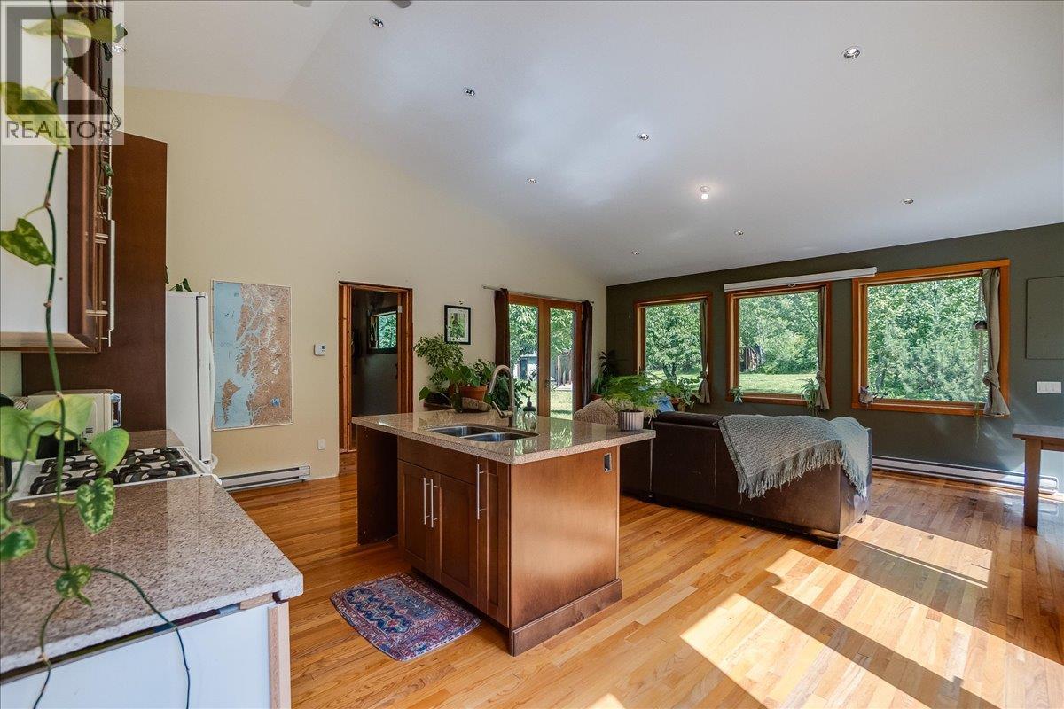 6042 Woodward Road, Winlaw, British Columbia  V0G 2G0 - Photo 37 - 10393452