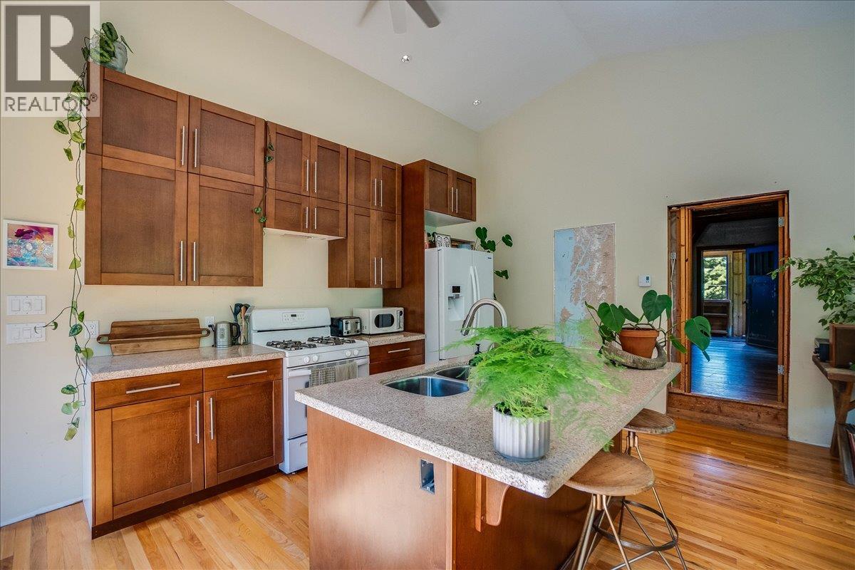 6042 Woodward Road, Winlaw, British Columbia  V0G 2G0 - Photo 38 - 10393452