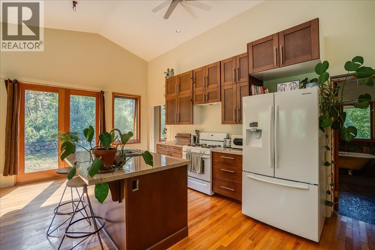 6042 Woodward Road, Winlaw, British Columbia  V0G 2G0 - Photo 39 - 10393452