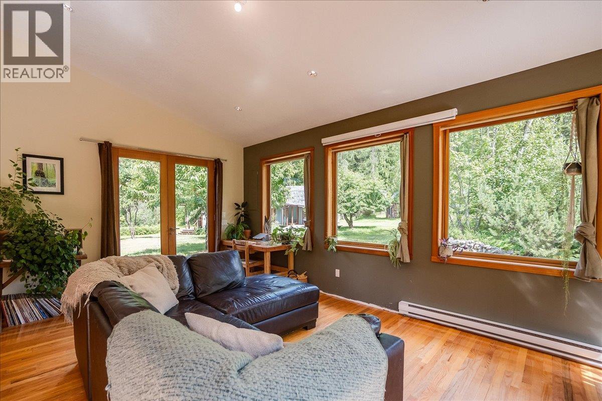 6042 Woodward Road, Winlaw, British Columbia  V0G 2G0 - Photo 42 - 10393452
