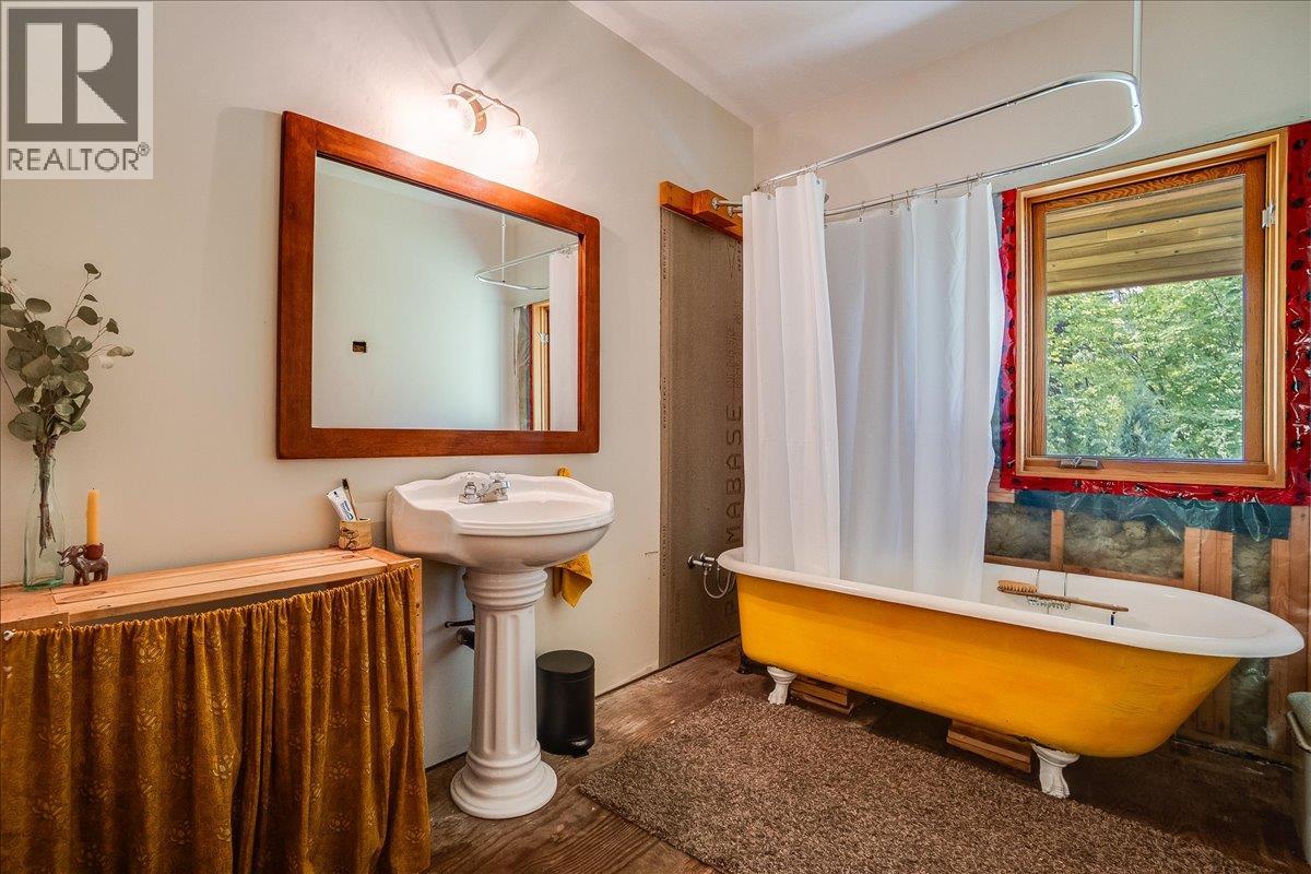 6042 Woodward Road, Winlaw, British Columbia  V0G 2G0 - Photo 43 - 10393452