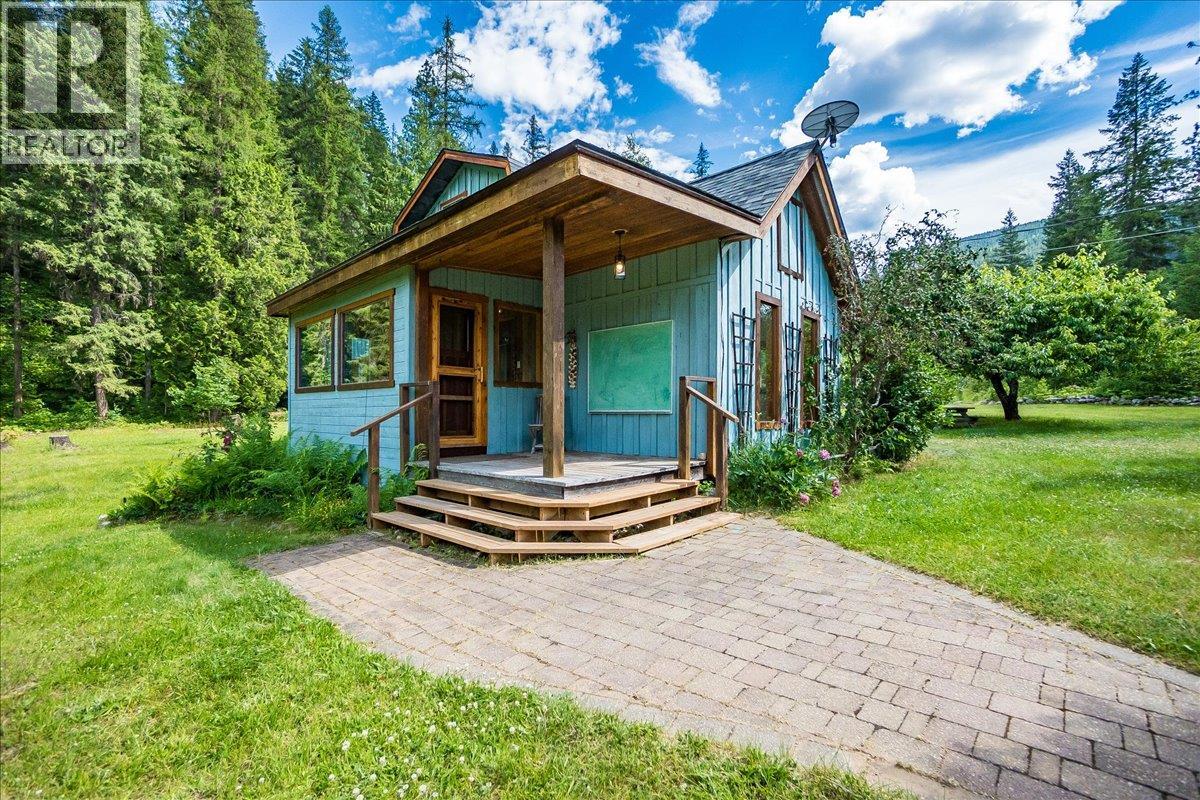 6042 Woodward Road, Winlaw, British Columbia  V0G 2G0 - Photo 5 - 10393452