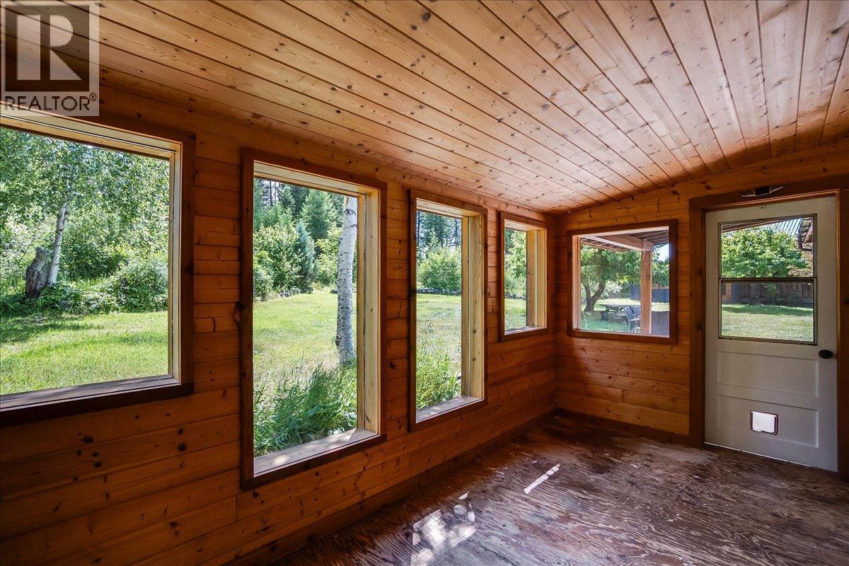 6042 Woodward Road, Winlaw, British Columbia  V0G 2G0 - Photo 6 - 10393452