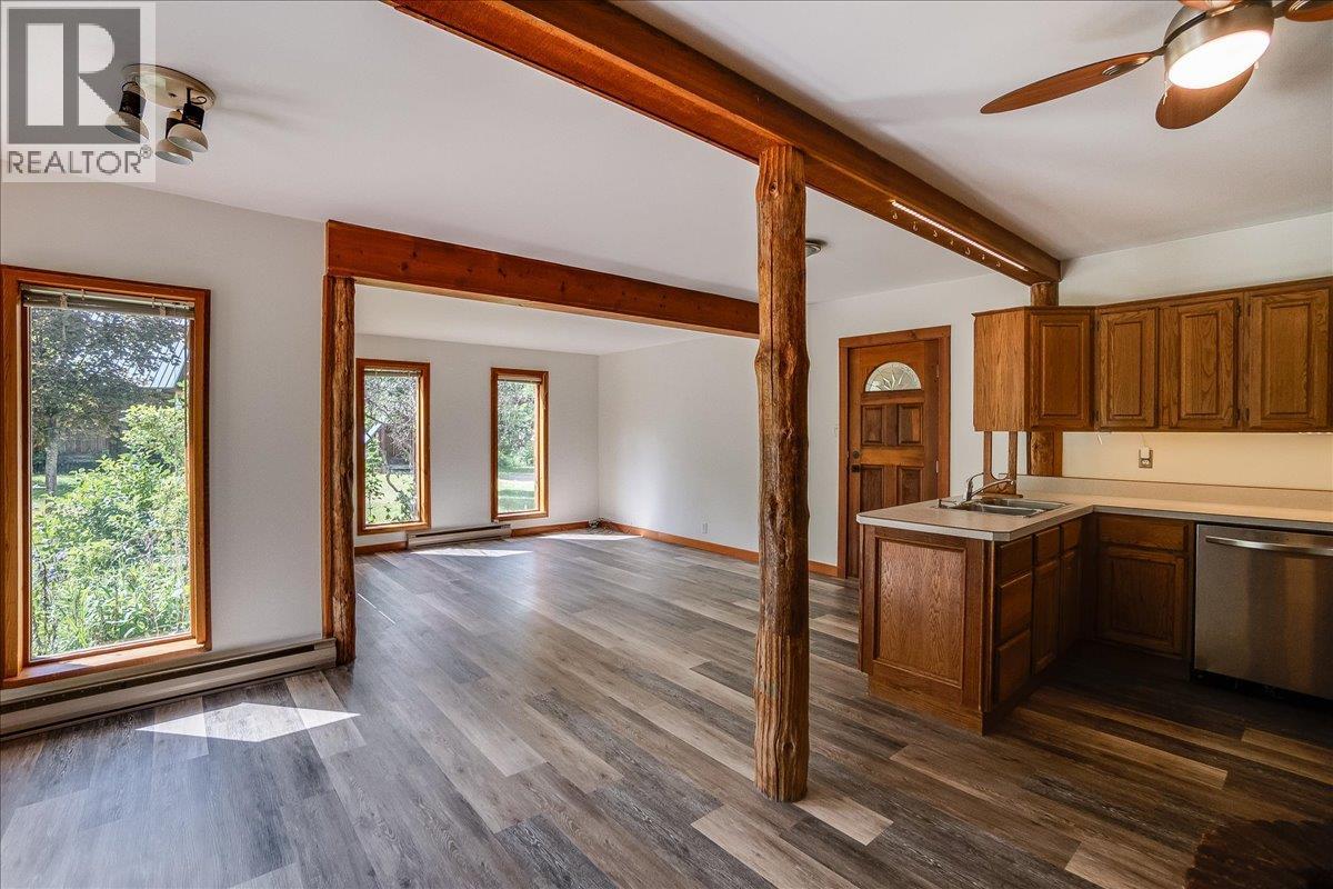 6042 Woodward Road, Winlaw, British Columbia  V0G 2G0 - Photo 7 - 10393452