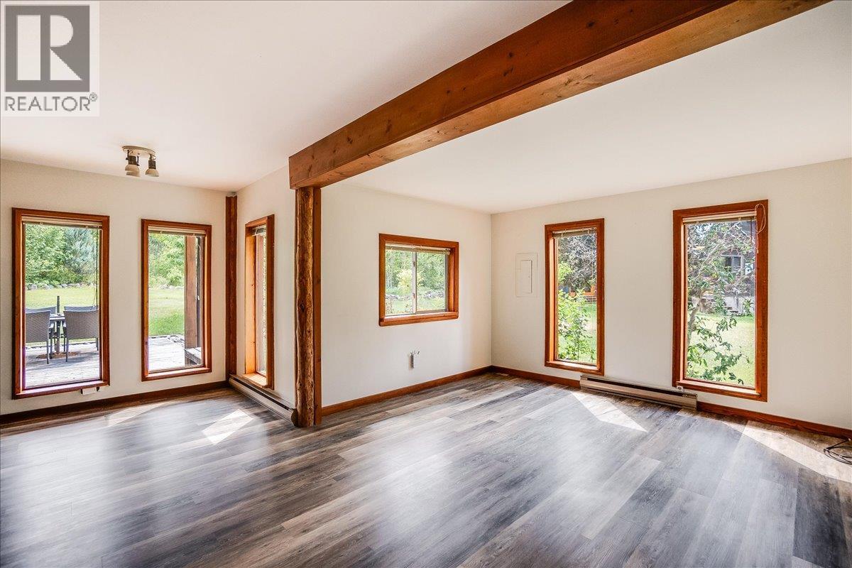 6042 Woodward Road, Winlaw, British Columbia  V0G 2G0 - Photo 9 - 10393452
