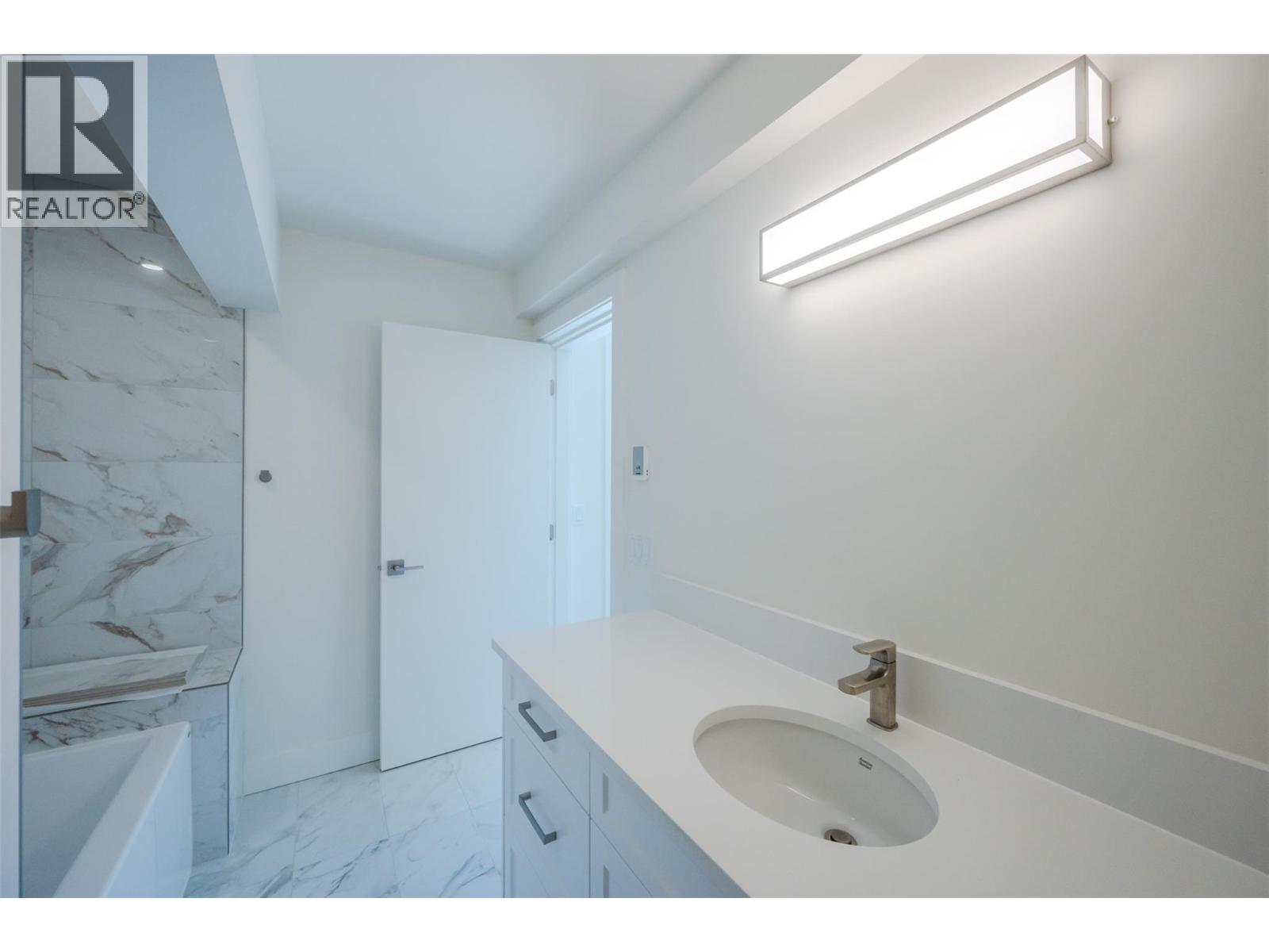 578 Lakeshore Drive Unit# 203, Penticton, British Columbia  V2A 1B9 - Photo 11 - 10393493