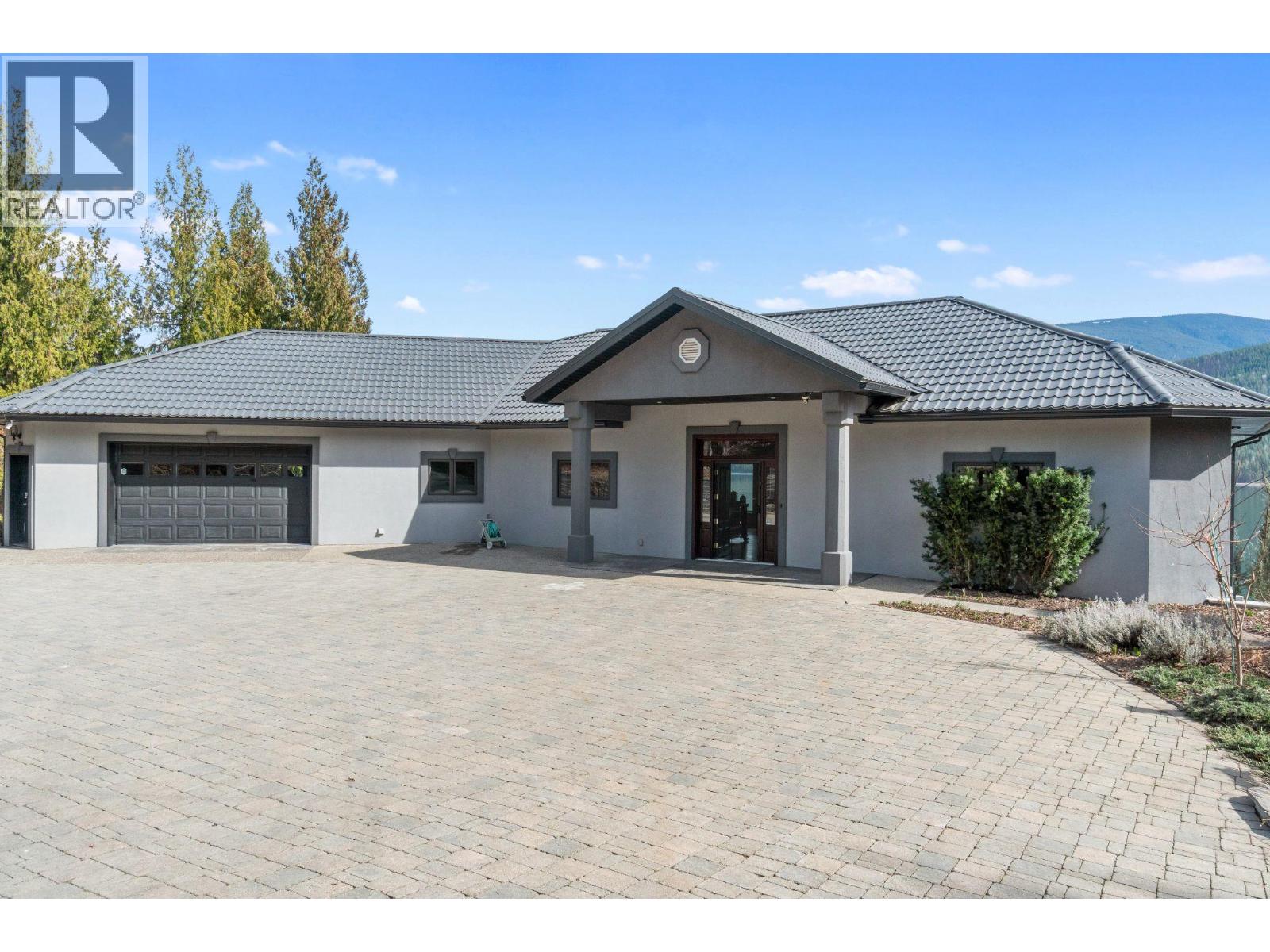 3918 Parri Road, Sorrento, British Columbia  V0E 2W0 - Photo 2 - 10393481
