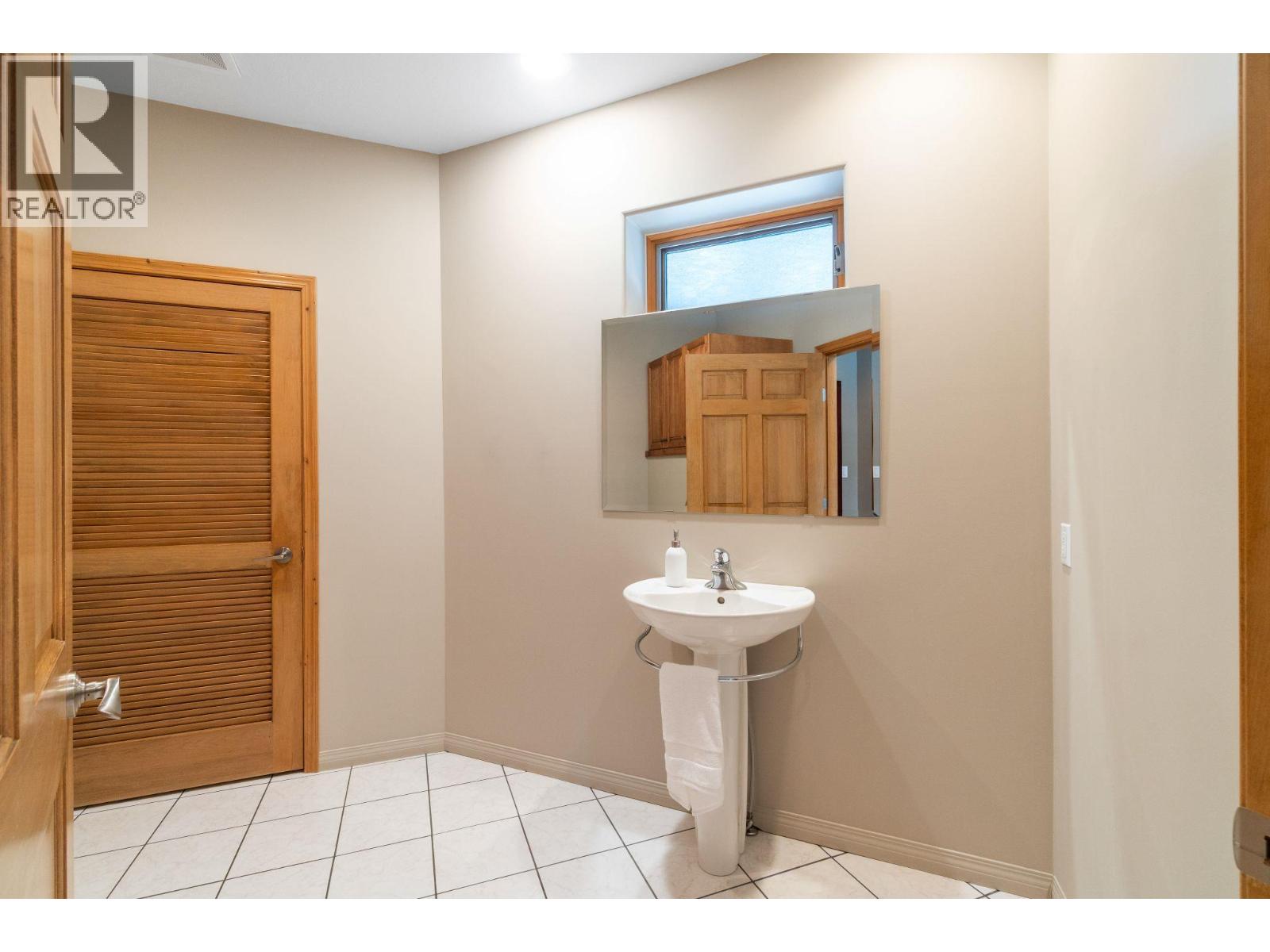 3918 Parri Road, Sorrento, British Columbia  V0E 2W0 - Photo 27 - 10393481