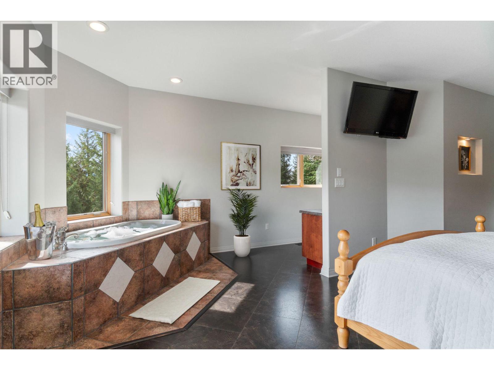 3918 Parri Road, Sorrento, British Columbia  V0E 2W0 - Photo 35 - 10393481