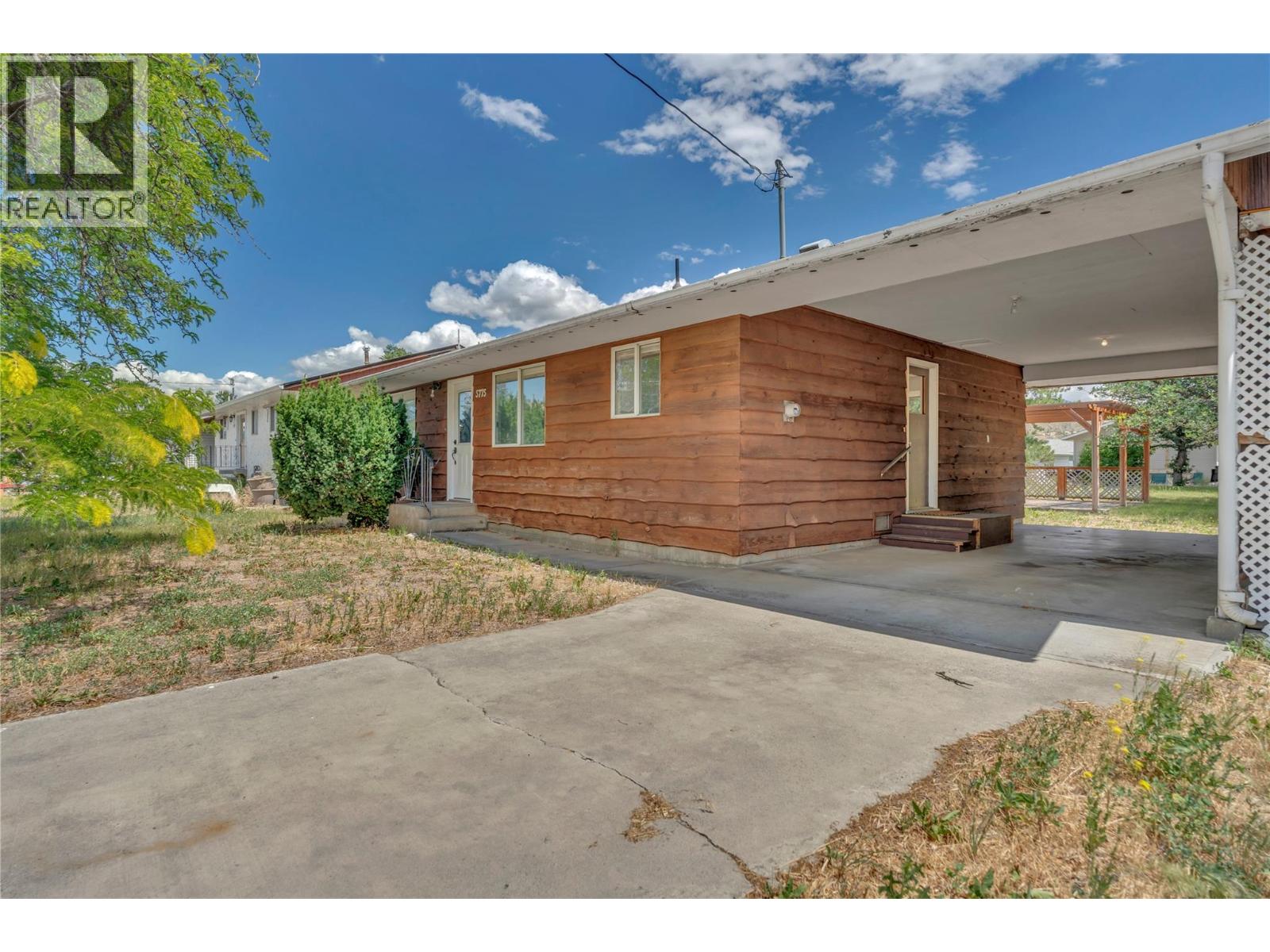 5775 Main Street, Oliver, British Columbia  V0H 1T0 - Photo 1 - 10393593