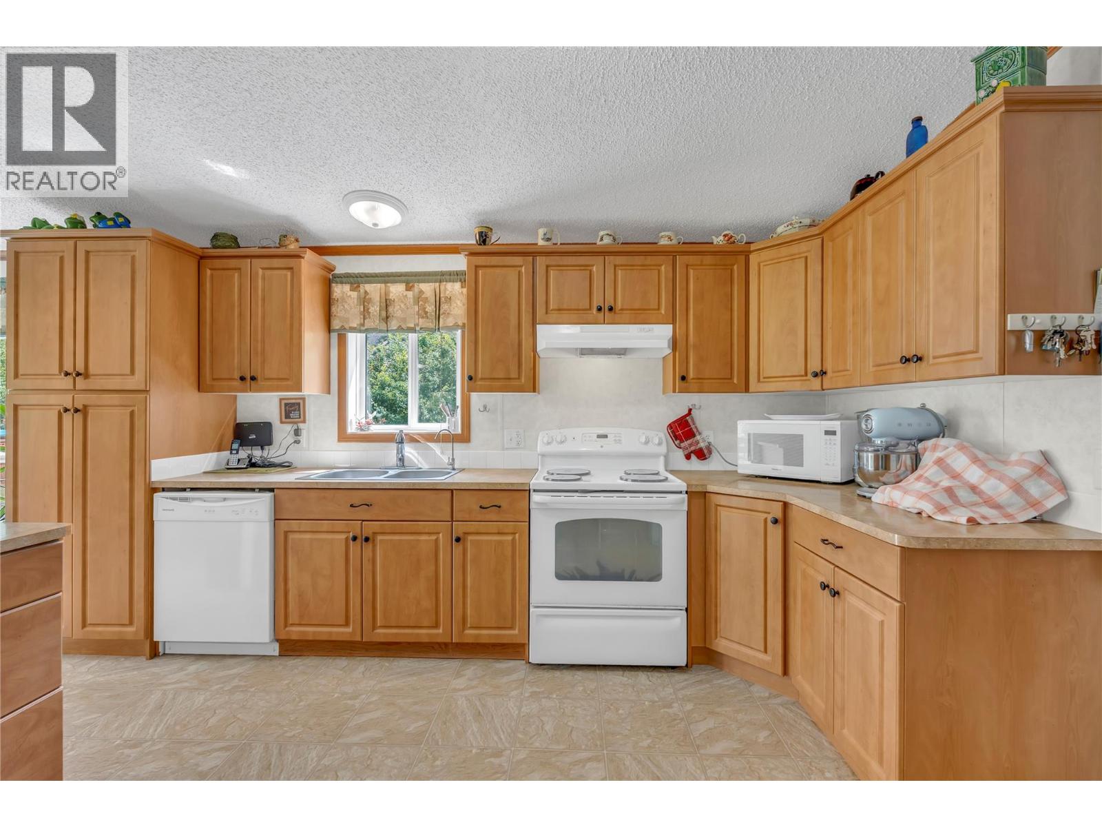 1526 Main Street N, Olalla, British Columbia  V0X 1N6 - Photo 8 - 10393549